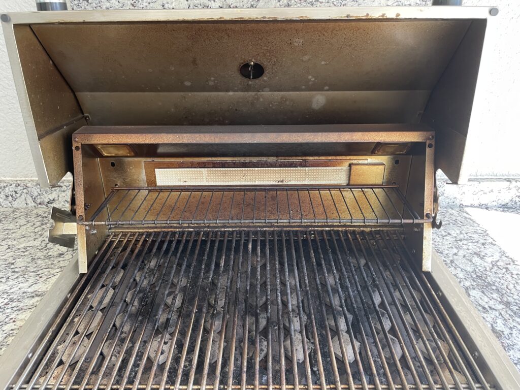 A grill before Xtreme Grill Clean cleaned and serviced it