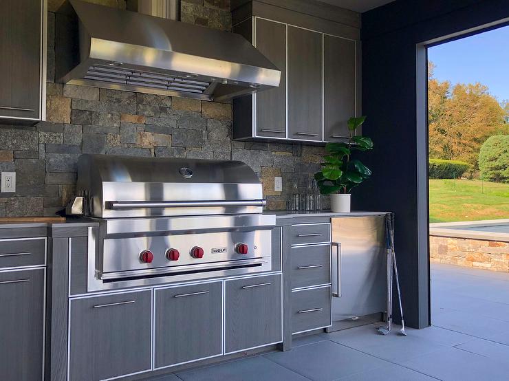 Outdoor Kitchen in Lakewood Ranch Florida that was degreased and sanitized by Xtreme Grill Clean